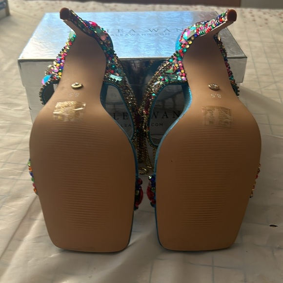 Azalea Wang Slides - Picture 4 of 5